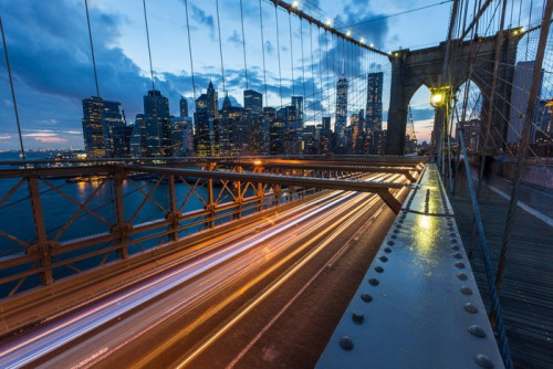 Fototapeta Brooklyn Bridge w Nowym Jorku o zmierzchu.