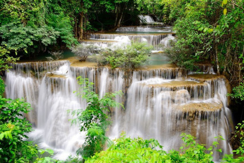 Fototapeta Wodospad w lasów tropikalnych w Tajlandii