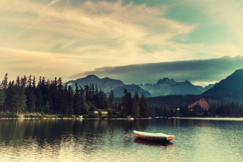Fototapeta Vintage krajobraz z łodzi na jeziorze