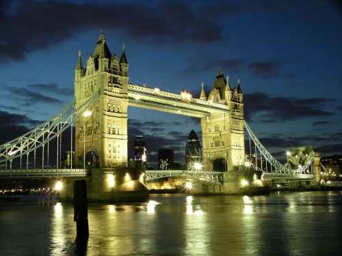 Fototapeta Tower Bridge w Londynie nocą 