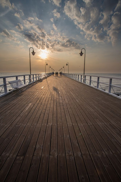 Fototapeta Wschód słońca na pirsie, Gdynia Orłowo