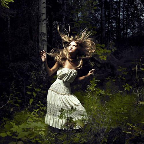 Fototapeta Dziewczyna w lesie