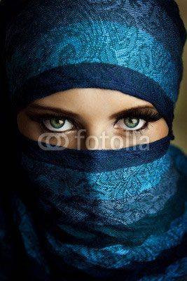 Fototapeta Młoda arabska kobieta