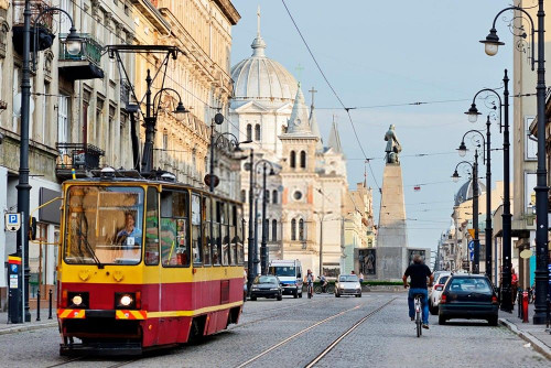 Fototapeta Tramwaj na starej ulicy