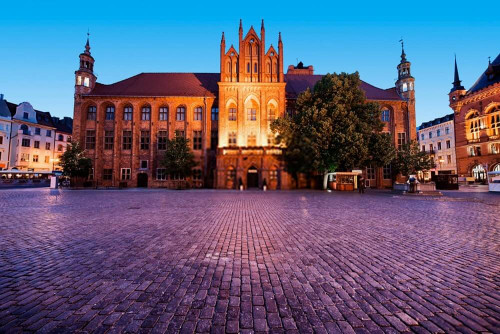 Fototapeta Ratusz w Toruniu o zmierzchu